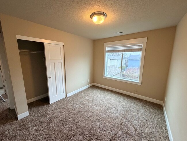 Building Photo - 4bed/2.5 Bath Craftsman in Kenton