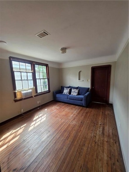 Building Photo - 2520 Leonidas St