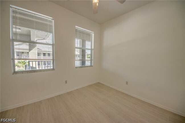 Building Photo - 15250 Riverbend Blvd