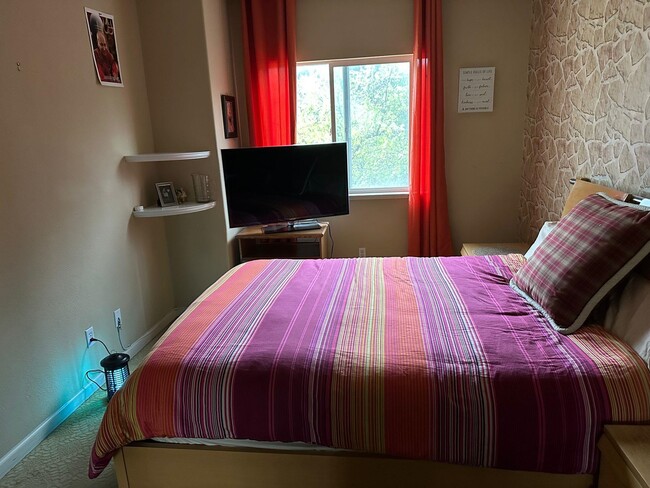 Building Photo - 1013 Ridgeview Dr