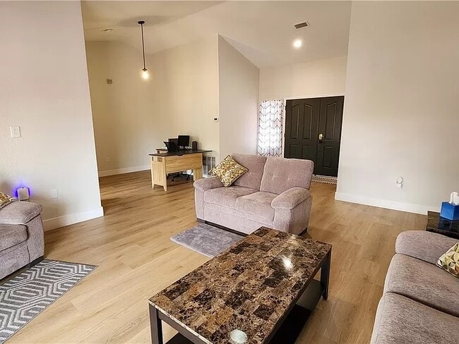 Building Photo - 8705 Villa Ridge Dr