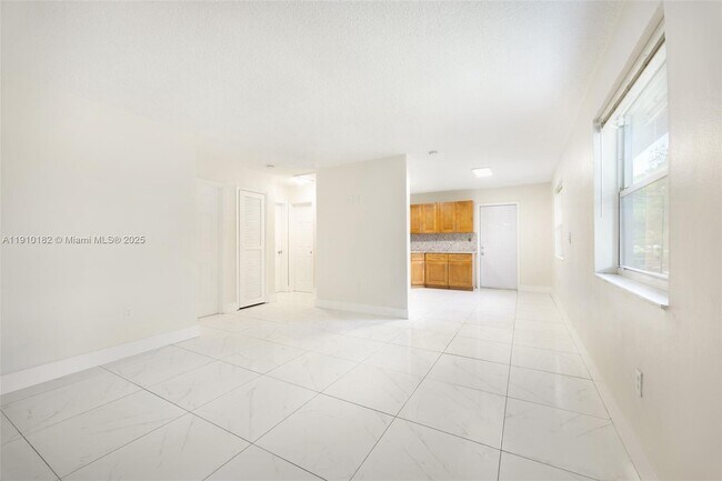 Building Photo - 2009 NW 32nd St