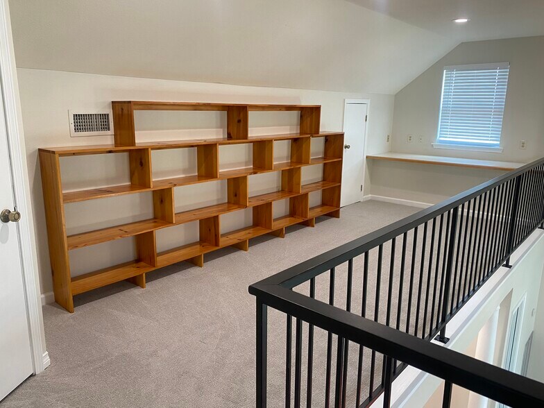 Building Photo - 10140 Gail Ct