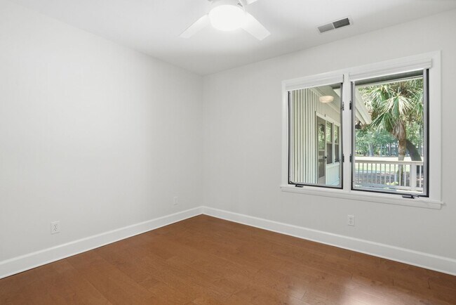 Building Photo - Enjoy Lowcountry living in this beautifully updated 3-Bed, 2-Bath home in Moss Creek!