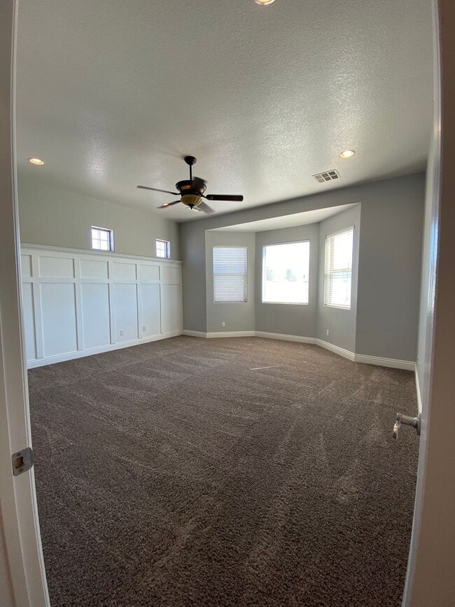 Building Photo - CALVADA VALLEY U.1 - Oakleaf Avenue