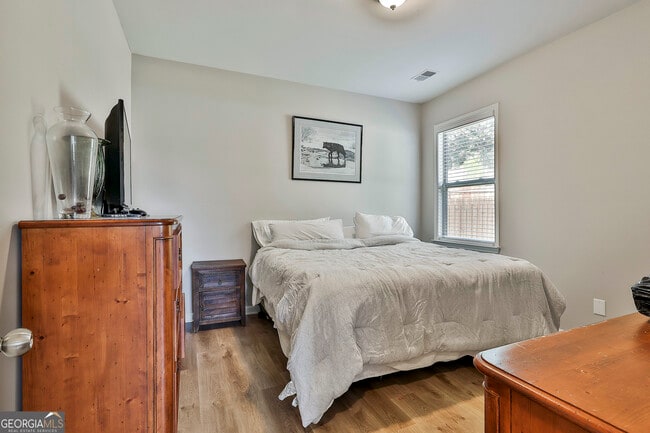 Building Photo - 205 Inverness Ave