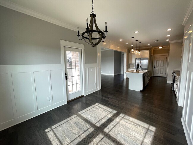 Building Photo - 202 Crestwood Ln