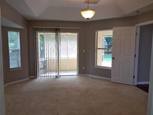 Building Photo - 242 SW Amesbury Ave