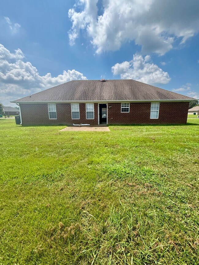 Building Photo - 3 Bedroom 2 bath  Medina Area