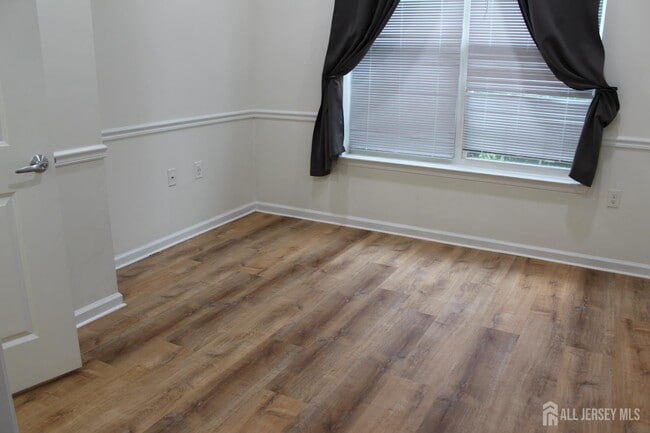 Building Photo - 611 Doral Ct