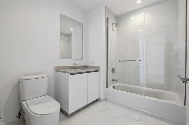 Building Photo - 400 Central Ave