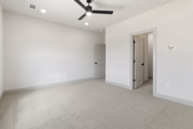 Building Photo - 970 Trestle Ln