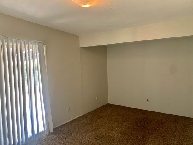 Building Photo - Fully Updated 3/1