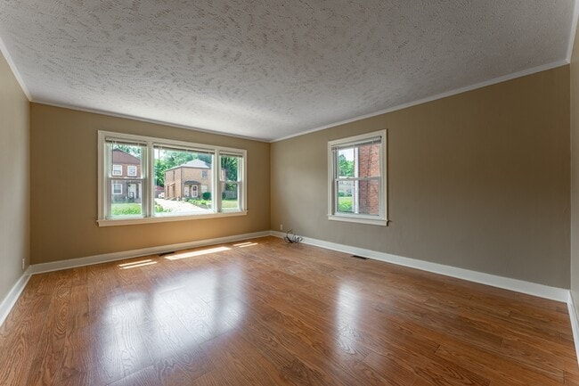 Building Photo - 2315 Auburn St