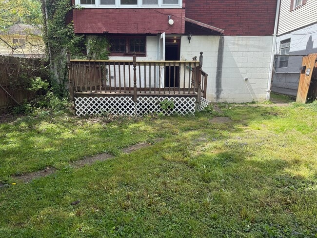 Building Photo - 273R Garfield St