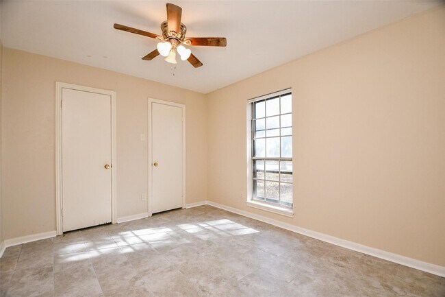 Building Photo - 5810 Fontenelle Dr