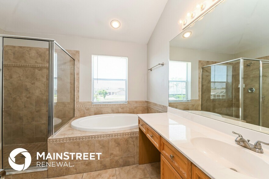 Building Photo - 1002 SW 4th Ave