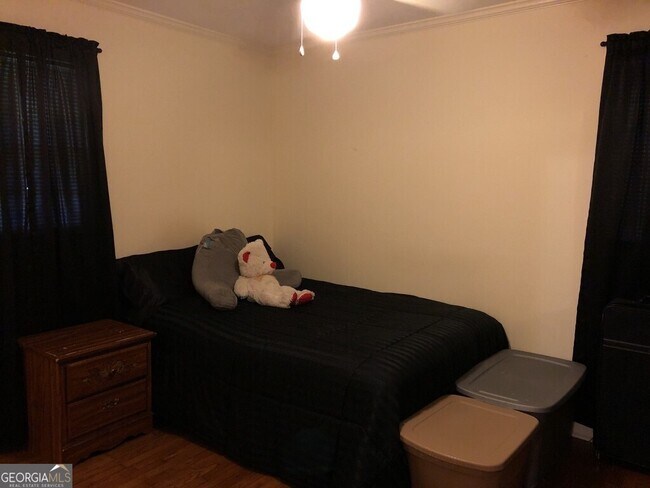 Building Photo - 105 Cedar Dr