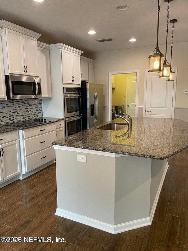 Building Photo - 81051 Leeside Ct