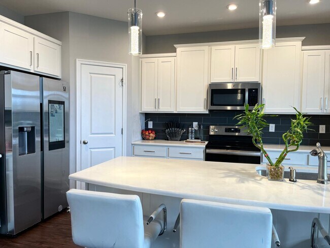 Building Photo - 176 Harness Way