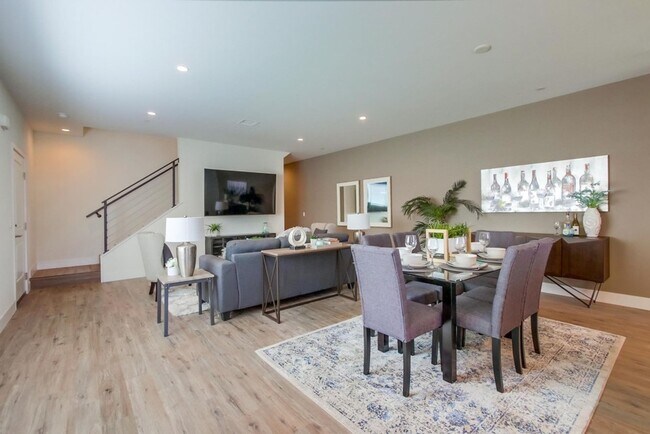 Interior Photo - 4142-4158 Nordica Ave