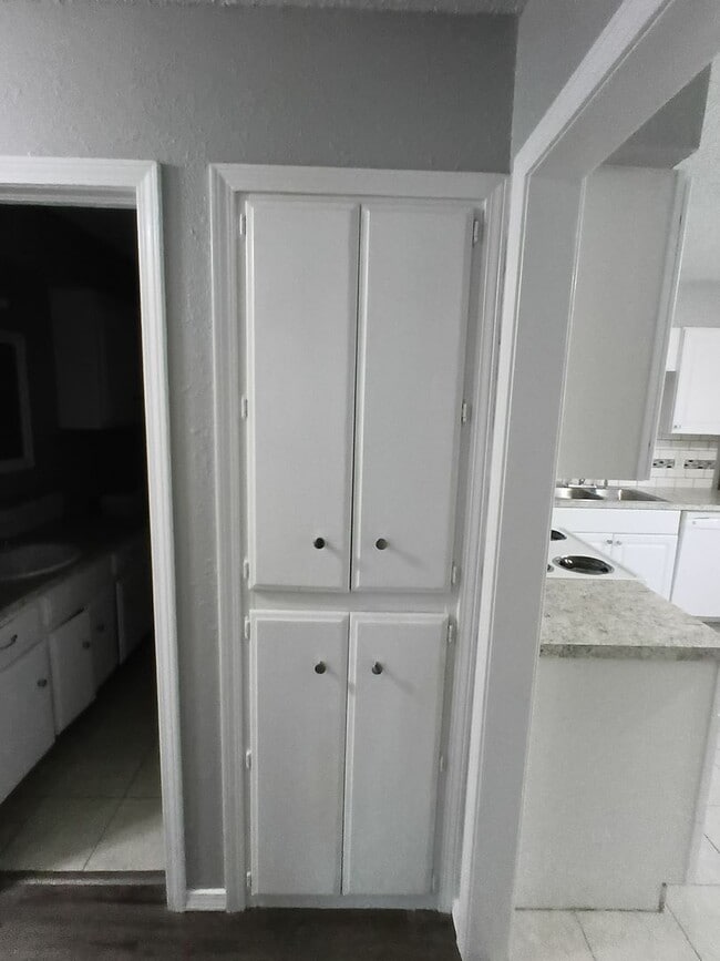 Building Photo - Better Than New! W/appliances!