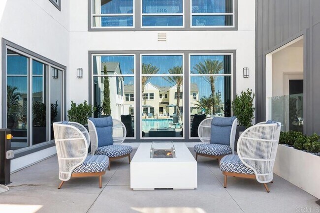 Building Photo - 5010 Avenida Lugano