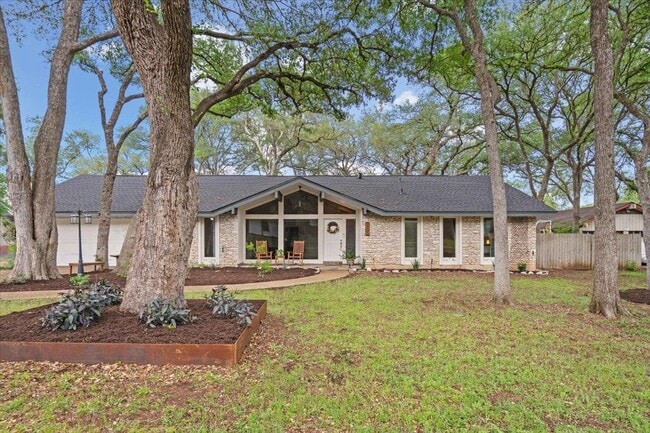 Building Photo - 9503 Castlewood Dr