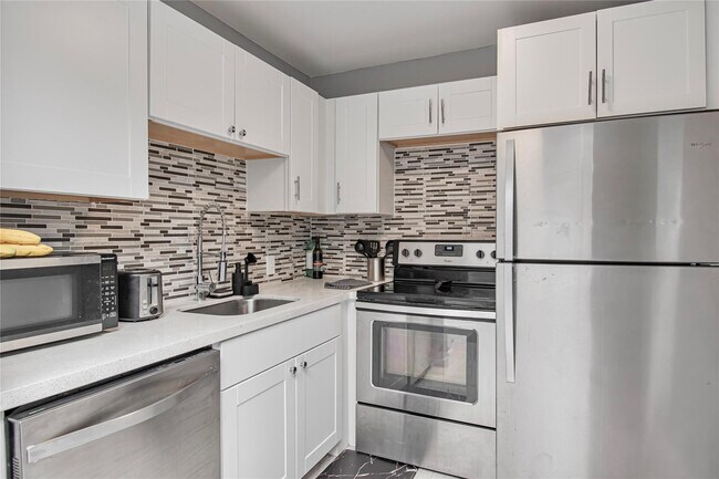 Building Photo - 436 Fanshaw K