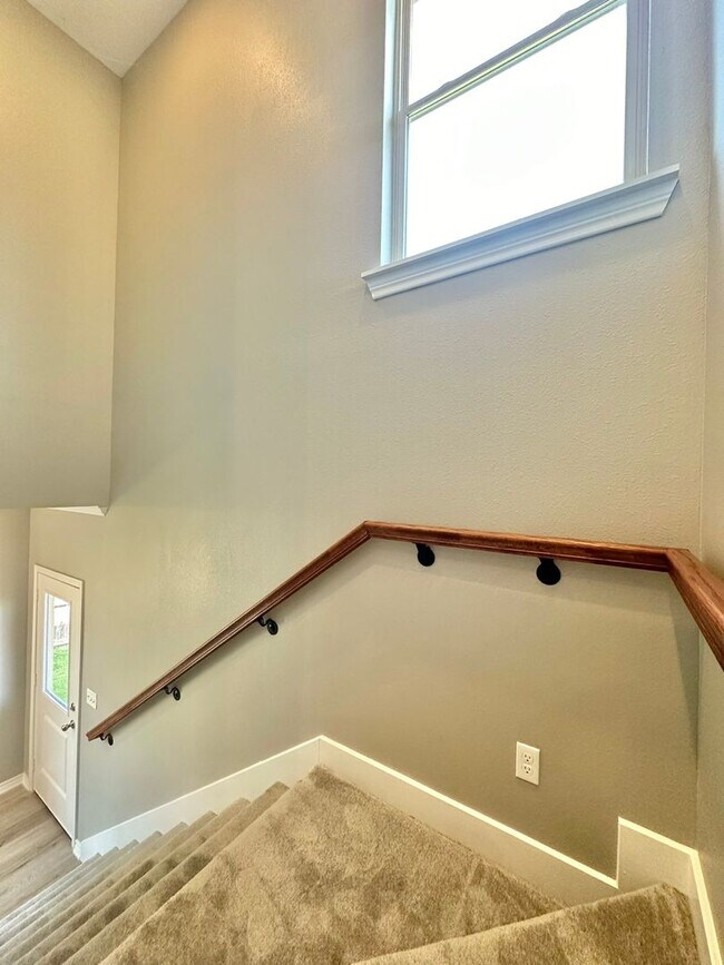 Building Photo - 6213 Villa Rosa Way