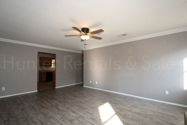 Building Photo - Spacious 4-Bedroom Home with Bonus Room, L...