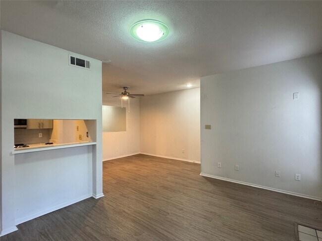 Building Photo - 6602 Harbor Town Dr