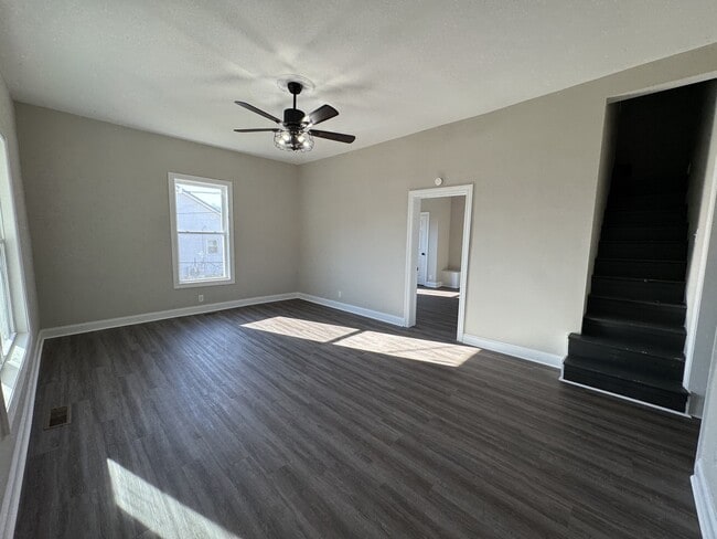 Building Photo - 122 N Vine St