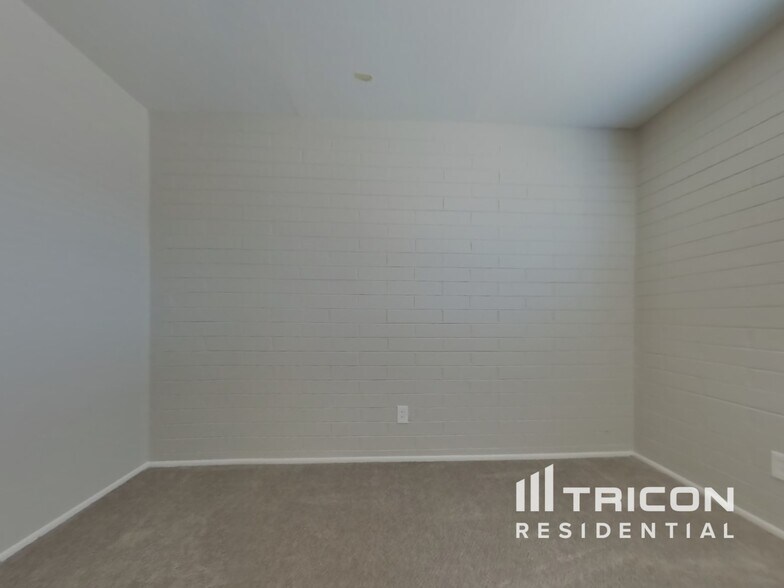 Building Photo - 6006 W Medlock Dr