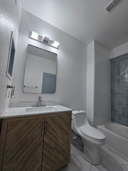 Building Photo - 6137 Metrowest Blvd