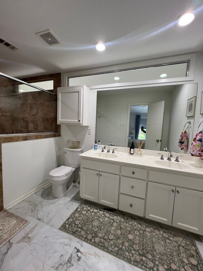 Building Photo - Spacious 3-Bedroom Home for Rent!
