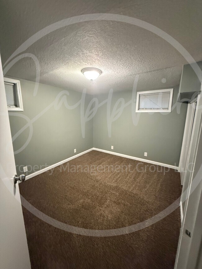 Building Photo - 2815 S Collin Ave