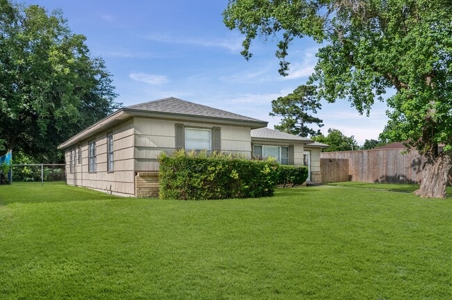 Building Photo - 5532 Meadow Creek Ln