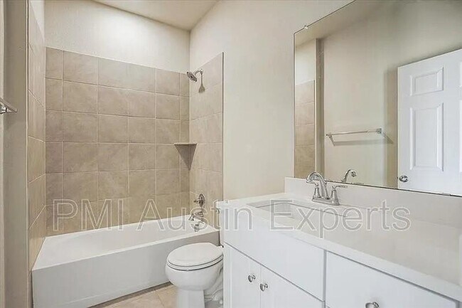 Building Photo - 405 Coba St
