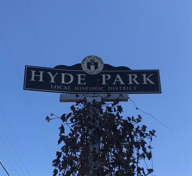 Building Photo - 415 W 39th St