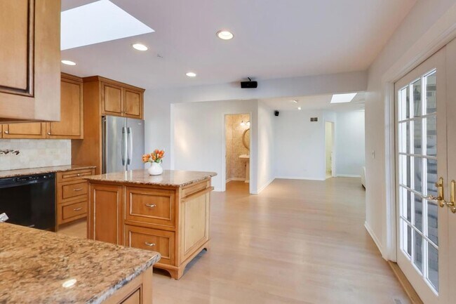 Building Photo - 2616 N Dryden Pl