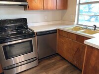Building Photo - "Charming 3-Bedroom home with 2 Full Baths...