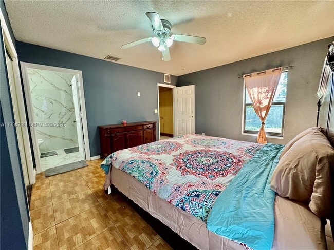 Building Photo - 6032 SW 38th St