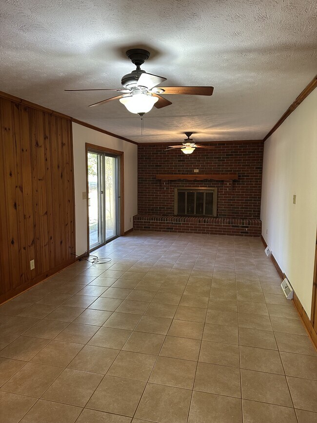 Building Photo - 2835 Anderson Hwy