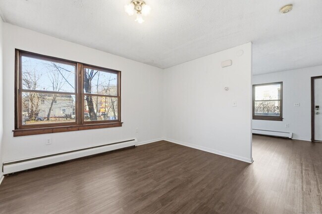 Building Photo - 33 Guilford St