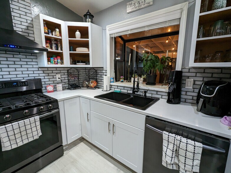 Kitchen - 24028 25th Ave S