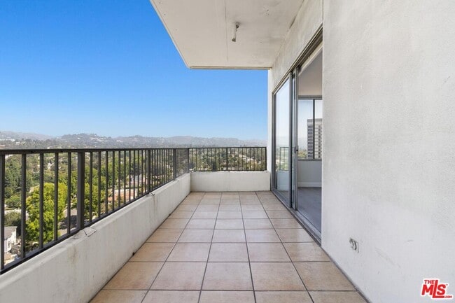 Building Photo - 10501 Wilshire Blvd