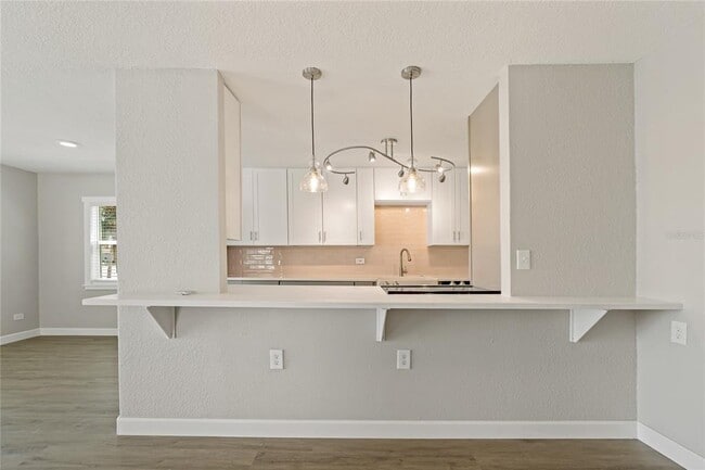 Building Photo - 8441 Bayshore Dr