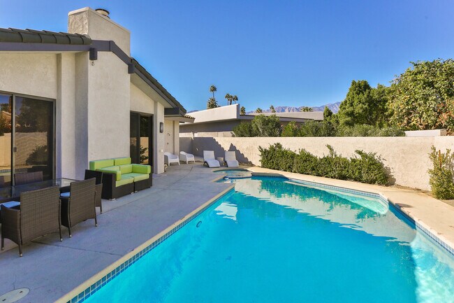 Building Photo - 37723 Peacock Cir