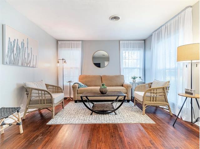 Building Photo - 1201 W Alan Ave